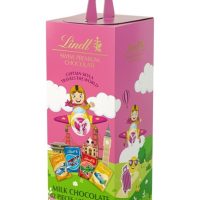 Lindt Captain Skyla easy-to-carry gift box filled with Lindt Napolitains 250g,