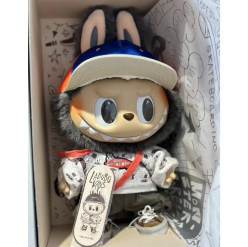 Labubu THE MONSTERS X VANS Vinyl Plush Doll LIMITED